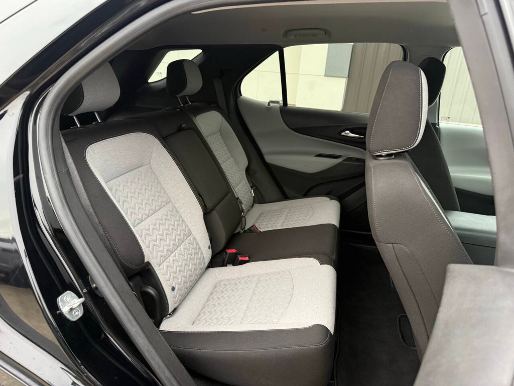 Chevrolet Equinox Vehicle Full-screen Gallery Image 15