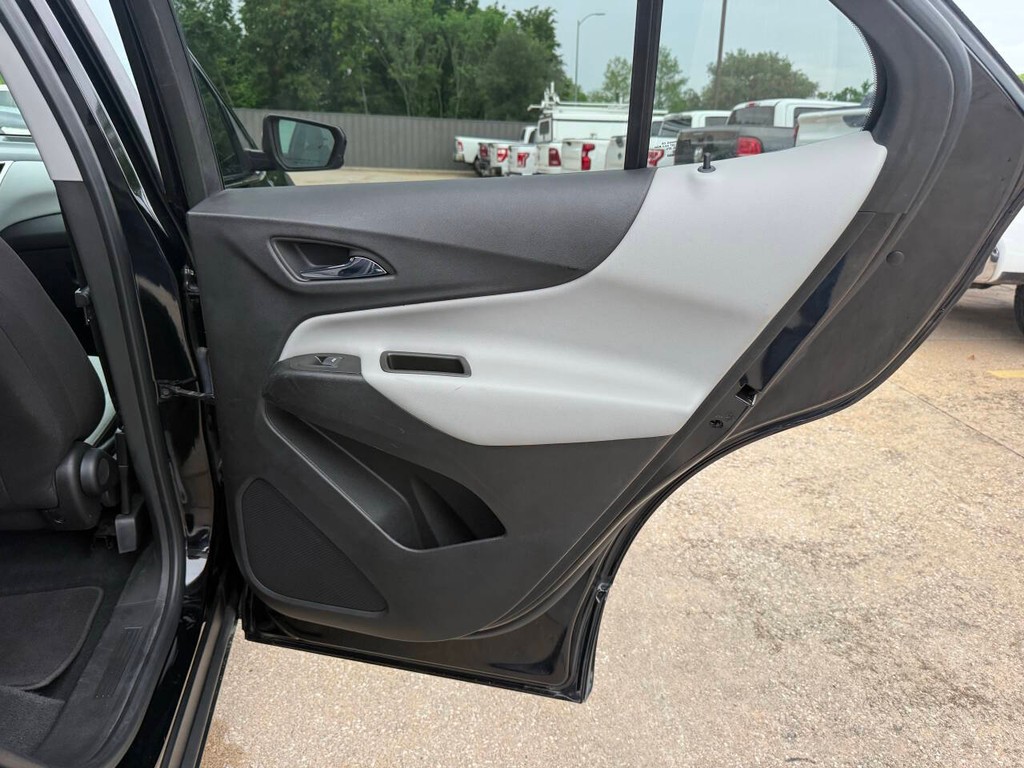 Chevrolet Equinox Vehicle Full-screen Gallery Image 16