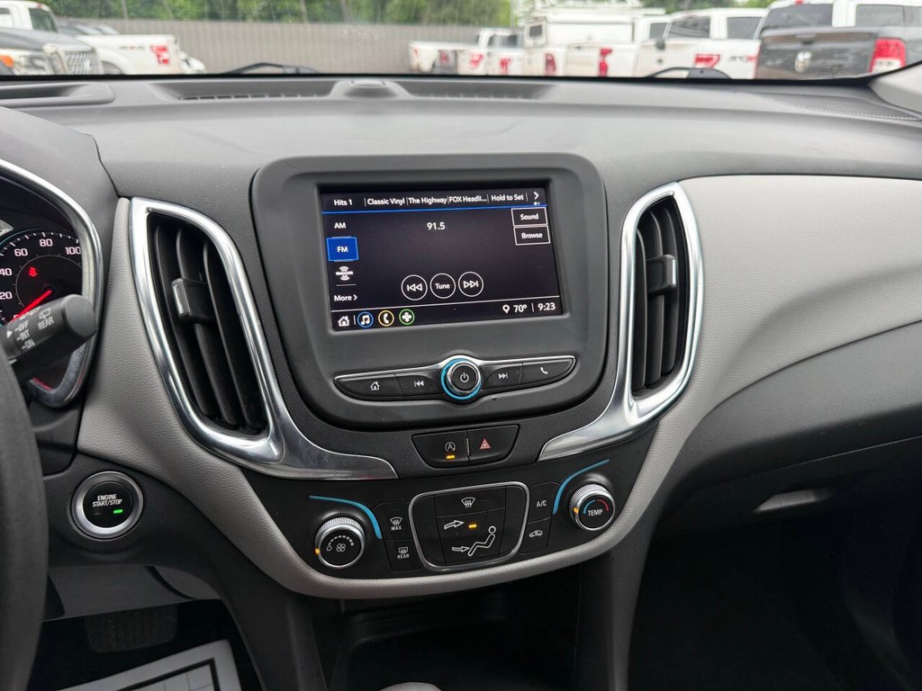 Chevrolet Equinox Vehicle Full-screen Gallery Image 24