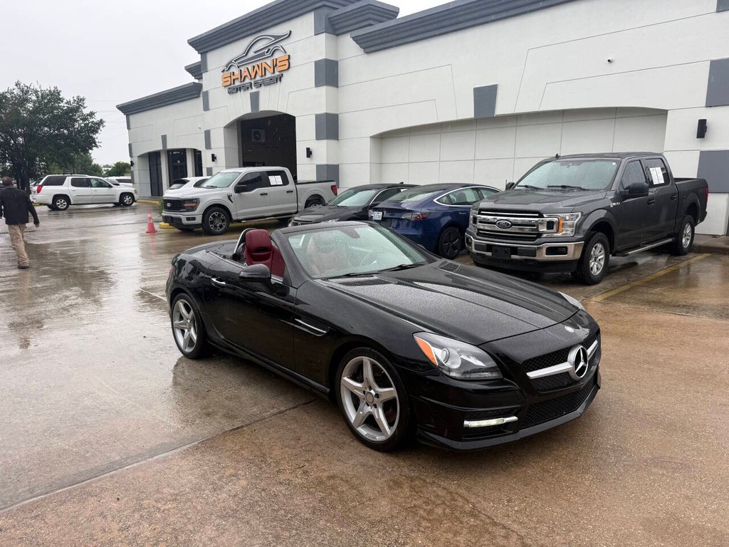 Mercedes-Benz SLK-Class Vehicle Full-screen Gallery Image 02