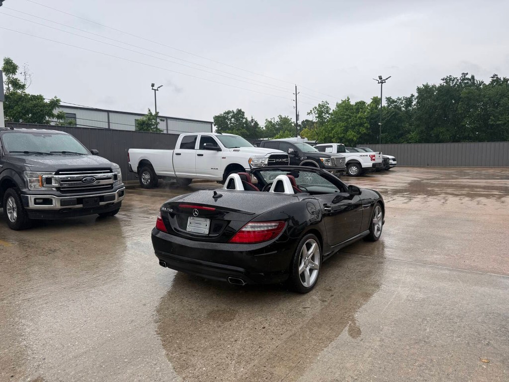 Mercedes-Benz SLK-Class Vehicle Full-screen Gallery Image 08