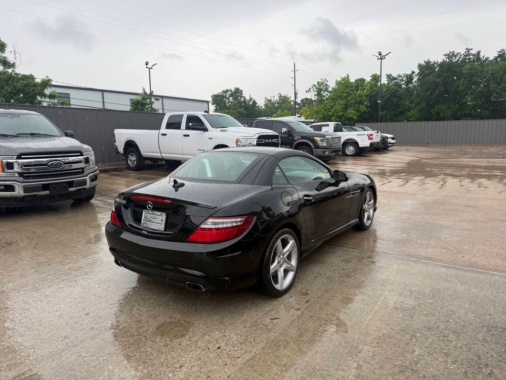 Mercedes-Benz SLK-Class Vehicle Full-screen Gallery Image 10
