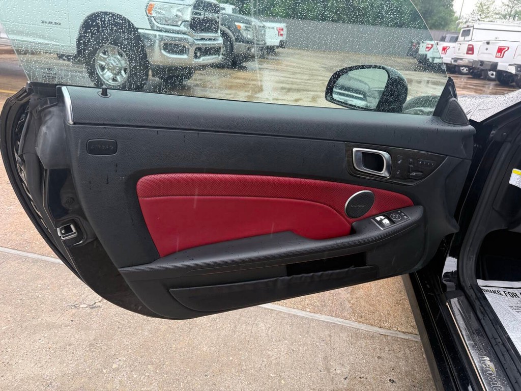 Mercedes-Benz SLK-Class Vehicle Full-screen Gallery Image 14