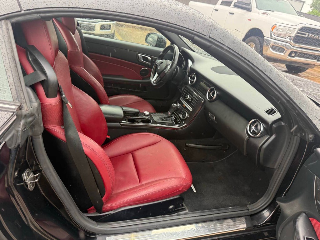 Mercedes-Benz SLK-Class Vehicle Full-screen Gallery Image 16