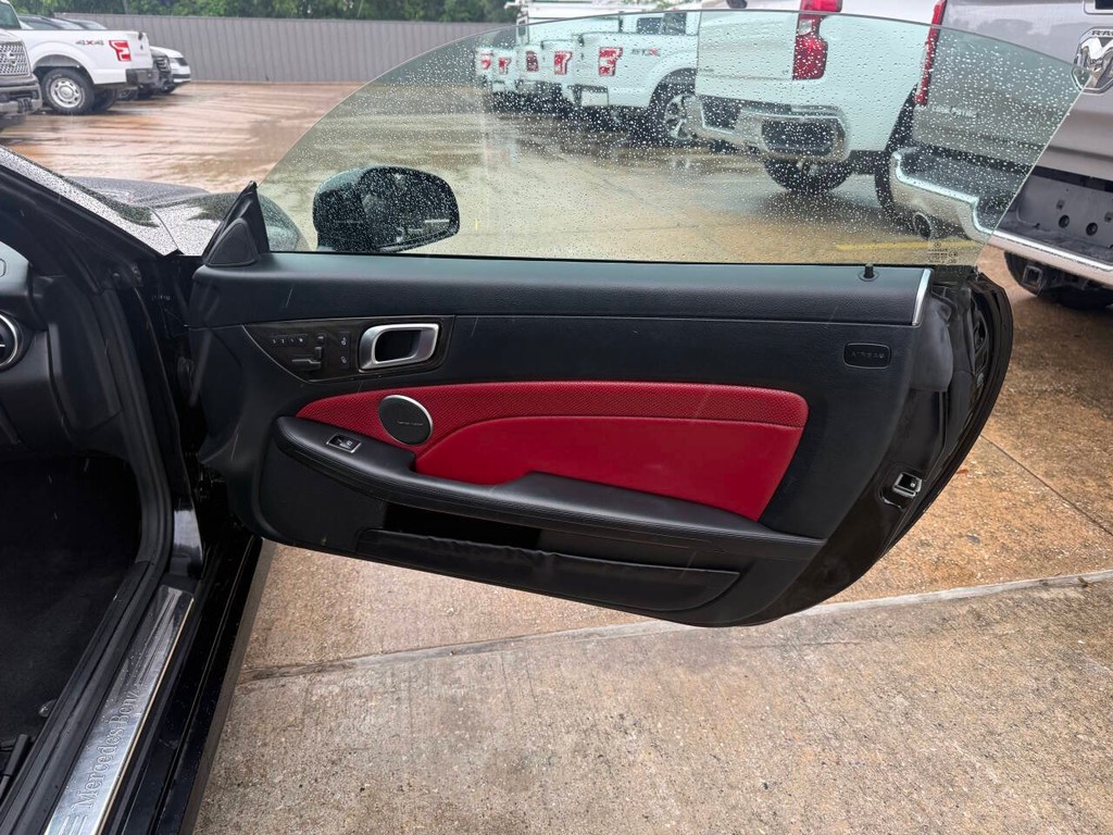 Mercedes-Benz SLK-Class Vehicle Full-screen Gallery Image 17