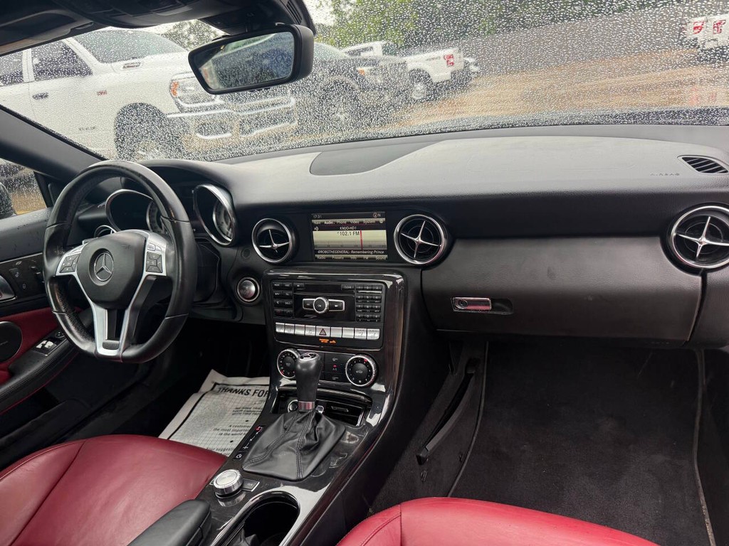 Mercedes-Benz SLK-Class Vehicle Full-screen Gallery Image 18