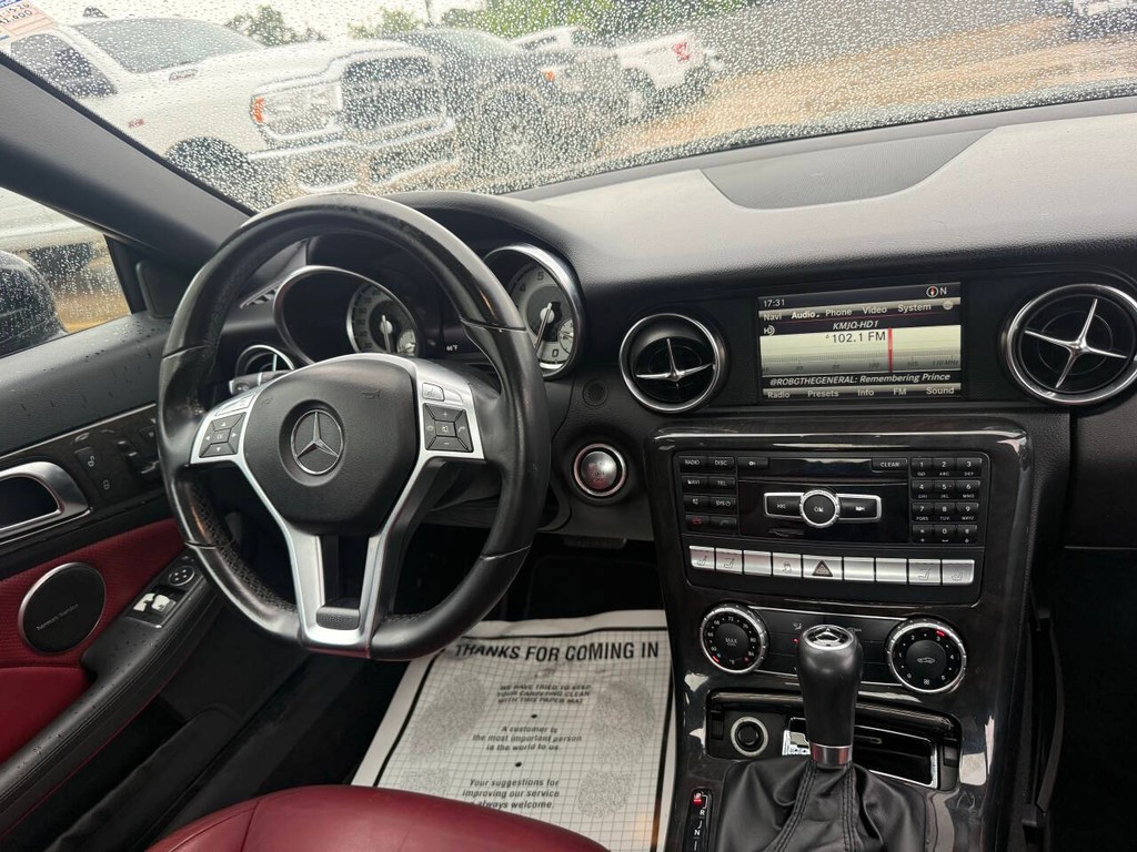 Mercedes-Benz SLK-Class Vehicle Full-screen Gallery Image 20