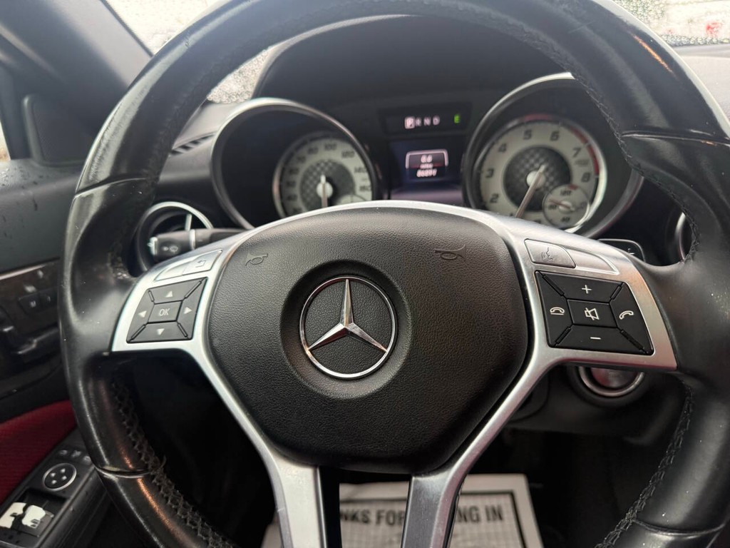 Mercedes-Benz SLK-Class Vehicle Full-screen Gallery Image 22