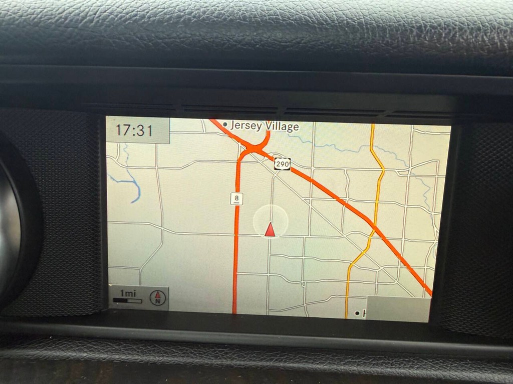 Mercedes-Benz SLK-Class Vehicle Full-screen Gallery Image 25