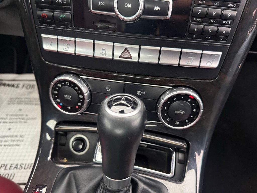 Mercedes-Benz SLK-Class Vehicle Full-screen Gallery Image 27