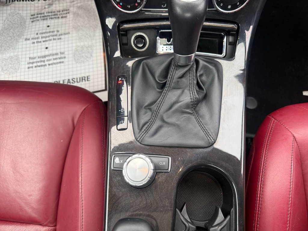 Mercedes-Benz SLK-Class Vehicle Full-screen Gallery Image 28