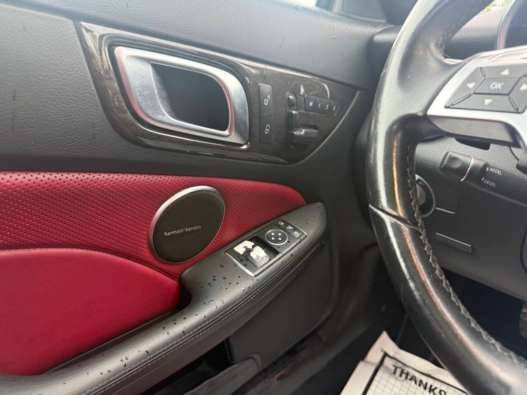 Mercedes-Benz SLK-Class Vehicle Full-screen Gallery Image 29