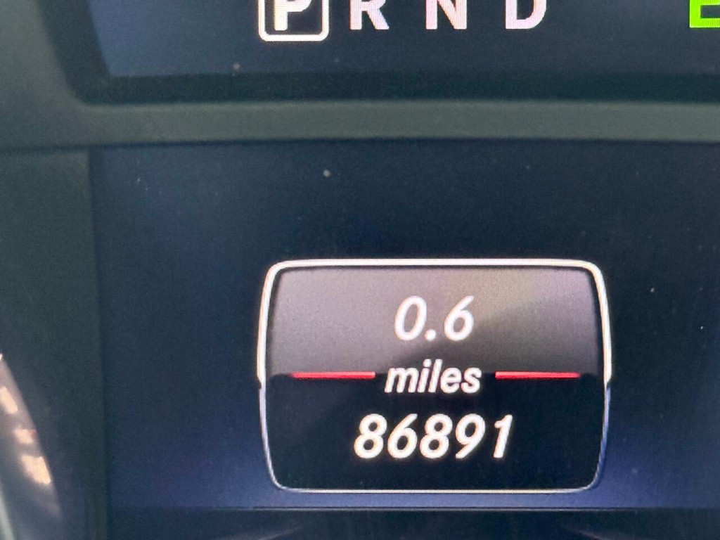 Mercedes-Benz SLK-Class Vehicle Full-screen Gallery Image 30