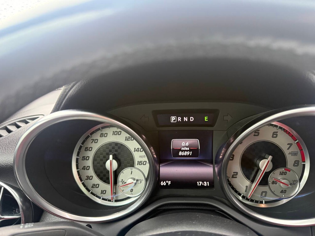 Mercedes-Benz SLK-Class Vehicle Full-screen Gallery Image 31