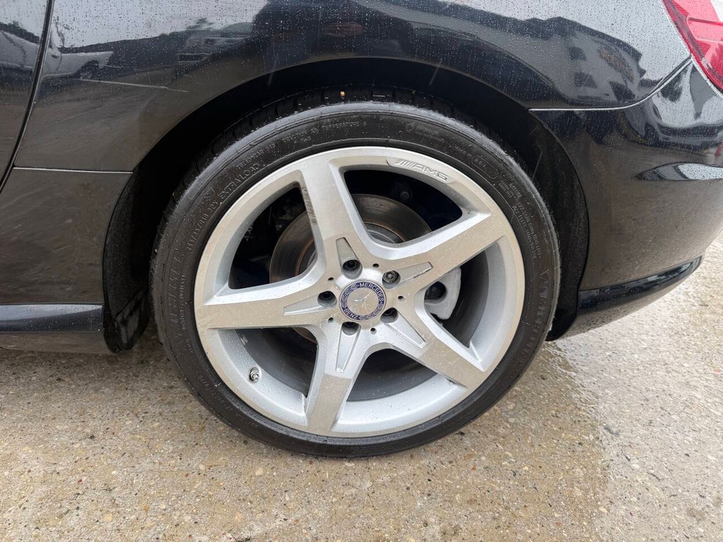 Mercedes-Benz SLK-Class Vehicle Full-screen Gallery Image 34