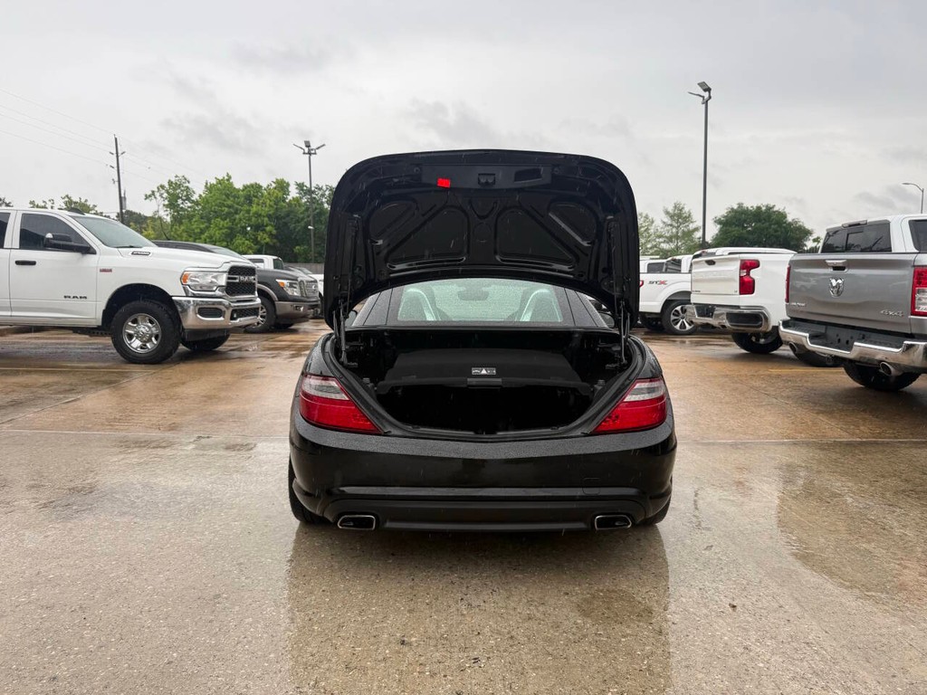 Mercedes-Benz SLK-Class Vehicle Full-screen Gallery Image 35