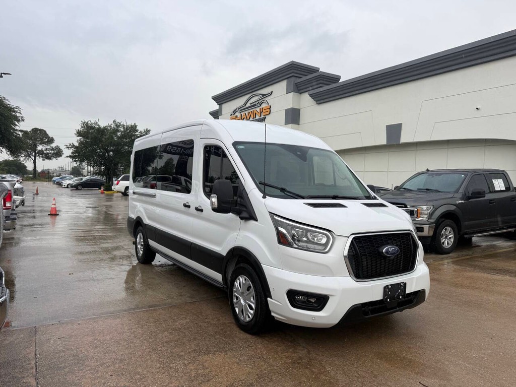 Ford Transit Passenger Wagon Vehicle Full-screen Gallery Image 02