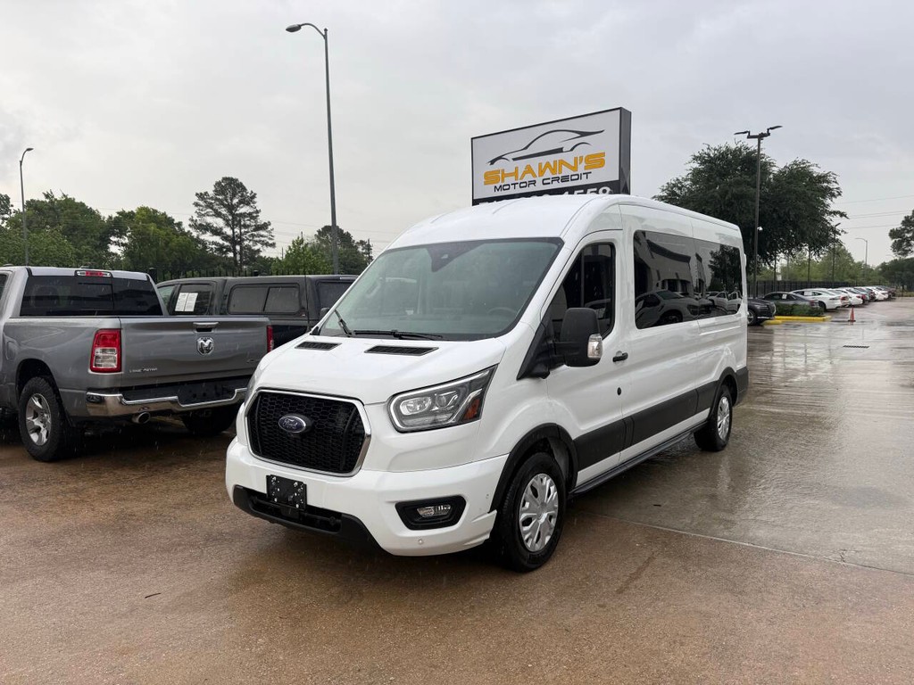 Ford Transit Passenger Wagon Vehicle Full-screen Gallery Image 03