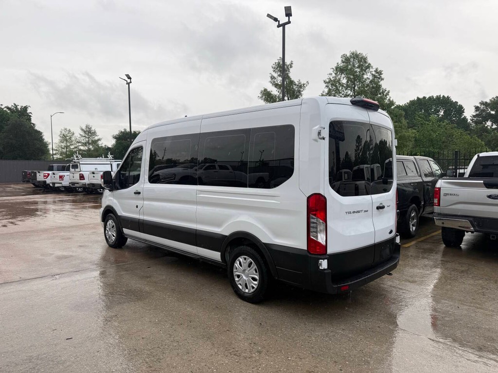 Ford Transit Passenger Wagon Vehicle Full-screen Gallery Image 04