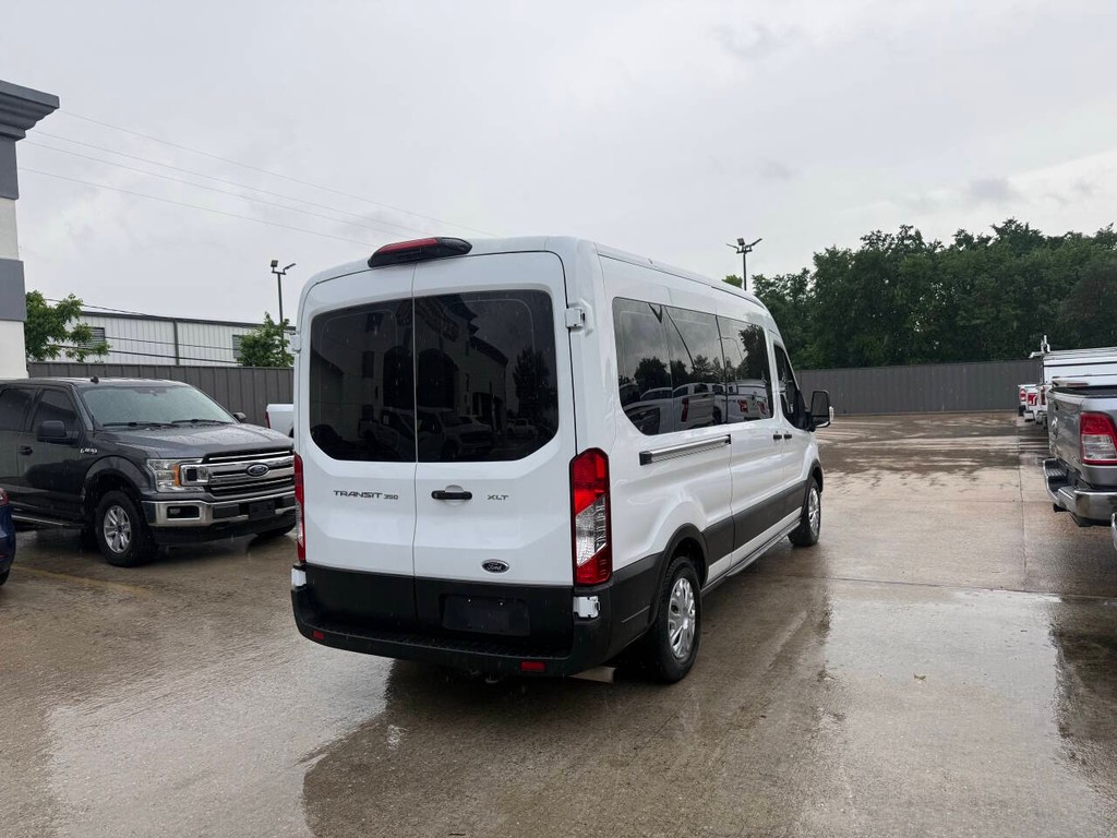 Ford Transit Passenger Wagon Vehicle Full-screen Gallery Image 05