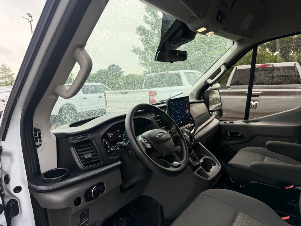 Ford Transit Passenger Wagon Vehicle Full-screen Gallery Image 06