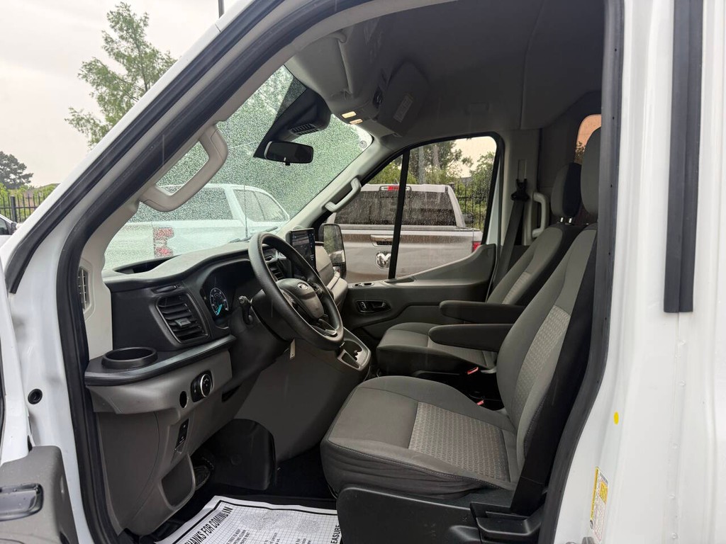 Ford Transit Passenger Wagon Vehicle Full-screen Gallery Image 07