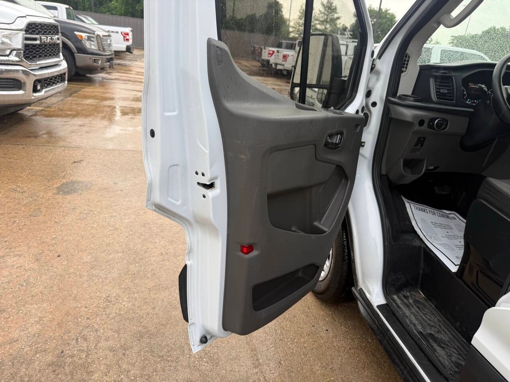 Ford Transit Passenger Wagon Vehicle Full-screen Gallery Image 08