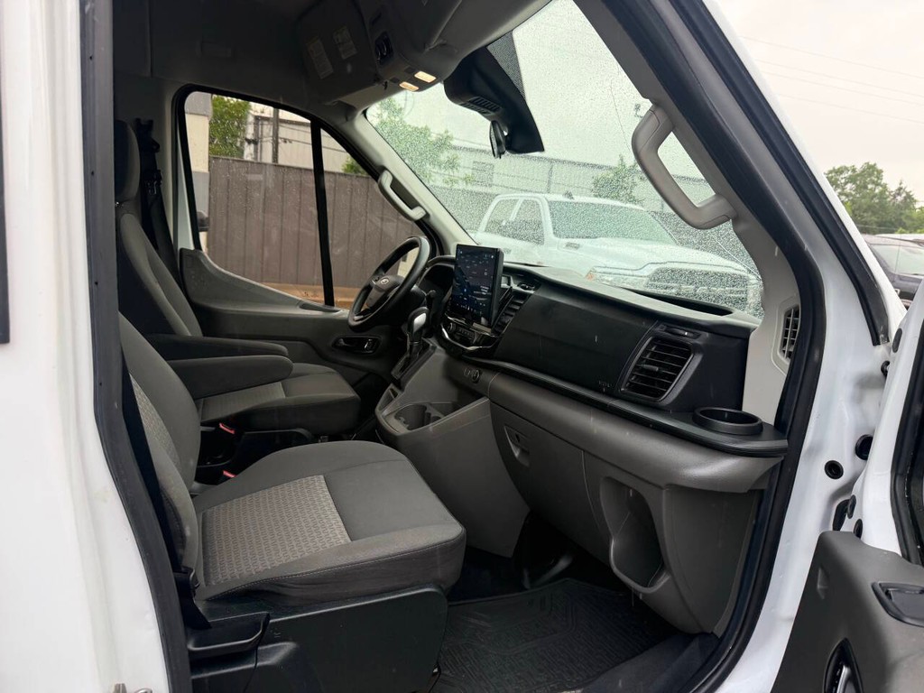 Ford Transit Passenger Wagon Vehicle Full-screen Gallery Image 10