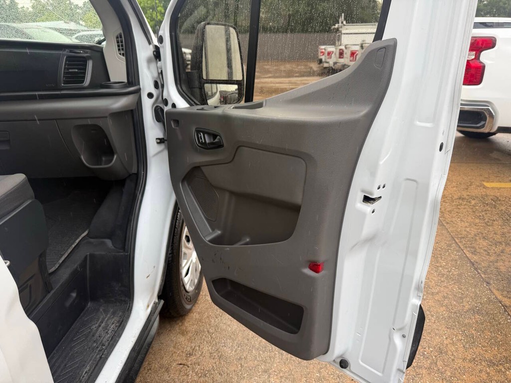 Ford Transit Passenger Wagon Vehicle Full-screen Gallery Image 11