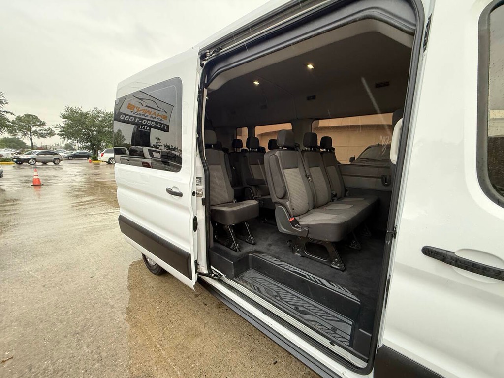 Ford Transit Passenger Wagon Vehicle Full-screen Gallery Image 15