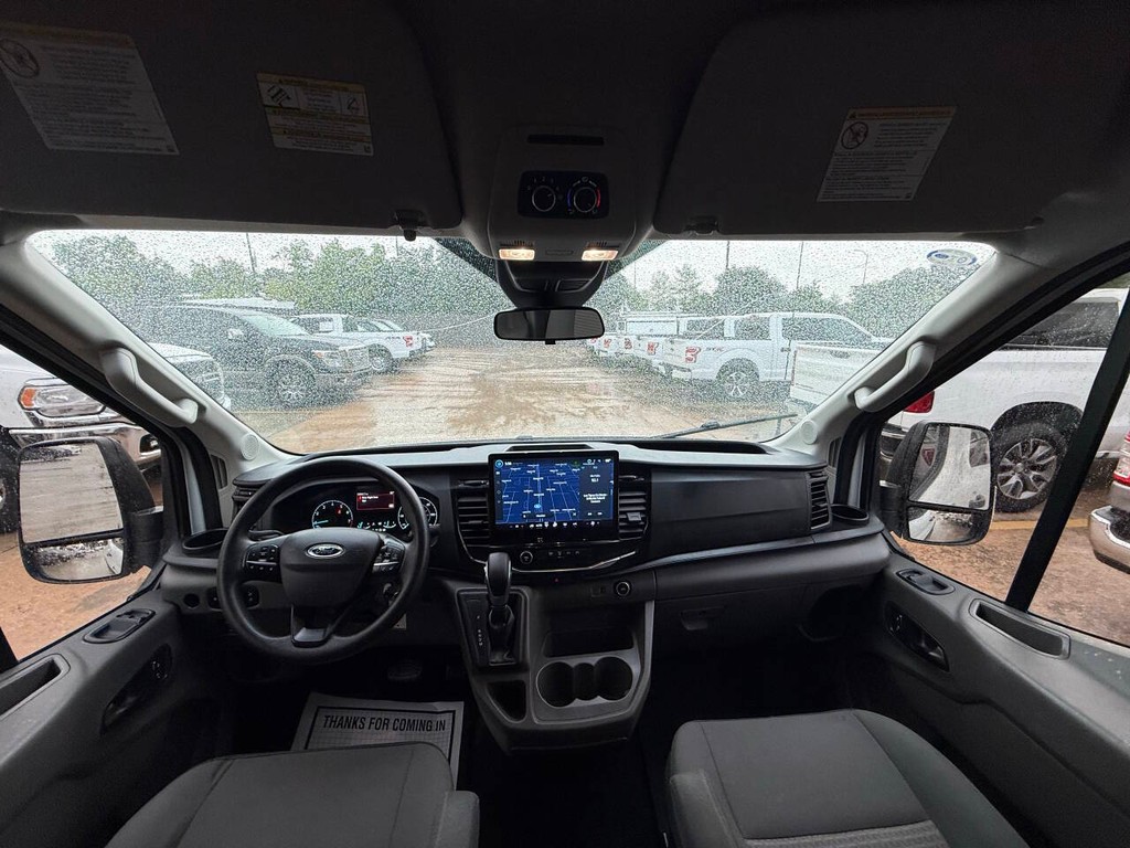 Ford Transit Passenger Wagon Vehicle Full-screen Gallery Image 17