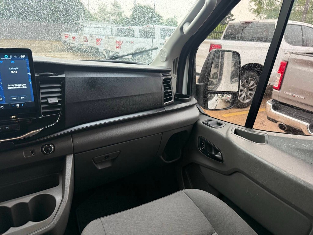 Ford Transit Passenger Wagon Vehicle Full-screen Gallery Image 19