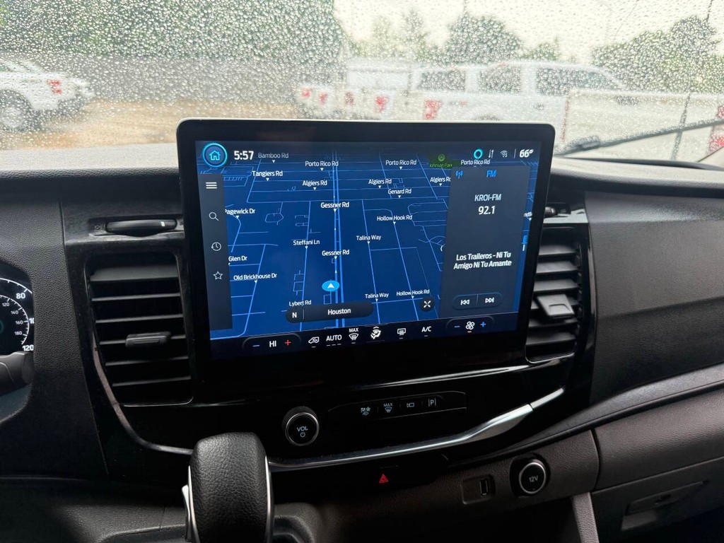 Ford Transit Passenger Wagon Vehicle Full-screen Gallery Image 23