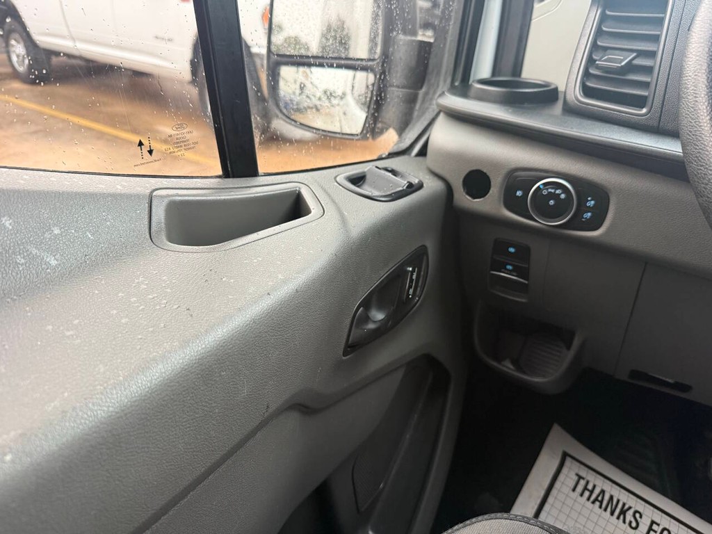 Ford Transit Passenger Wagon Vehicle Full-screen Gallery Image 29