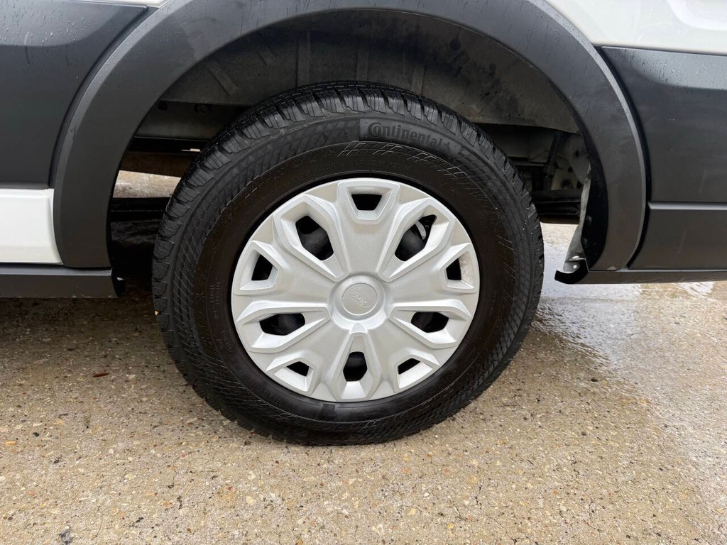 Ford Transit Passenger Wagon Vehicle Full-screen Gallery Image 34