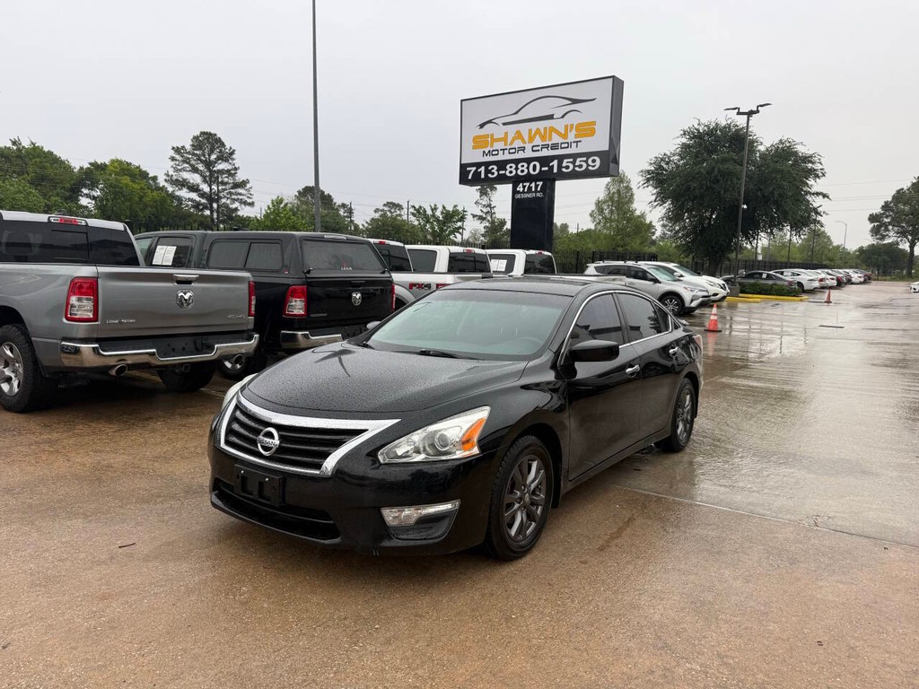 Nissan Altima Vehicle Full-screen Gallery Image 03