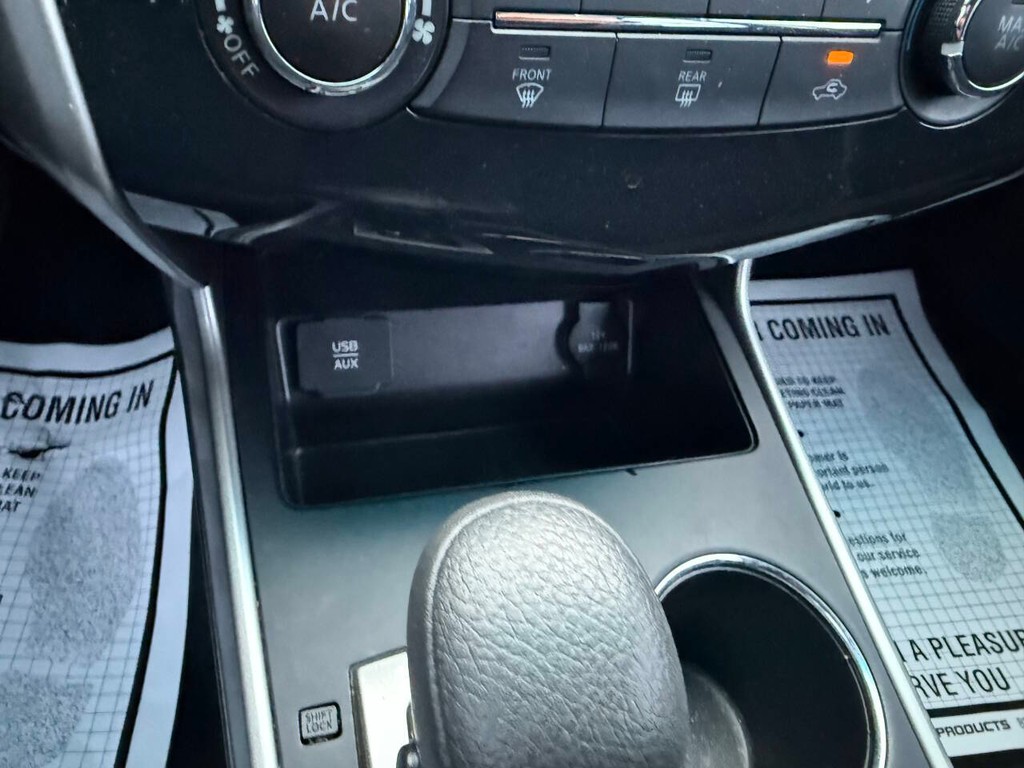 Nissan Altima Vehicle Full-screen Gallery Image 28