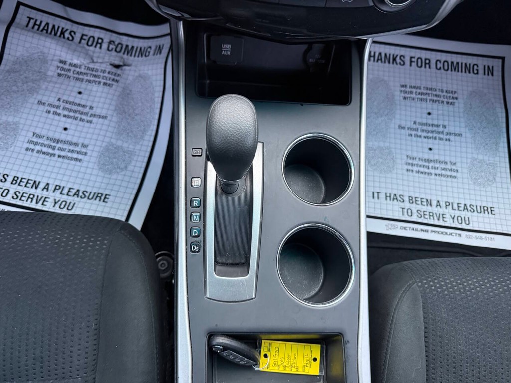 Nissan Altima Vehicle Full-screen Gallery Image 29