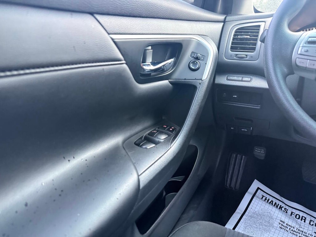 Nissan Altima Vehicle Full-screen Gallery Image 30