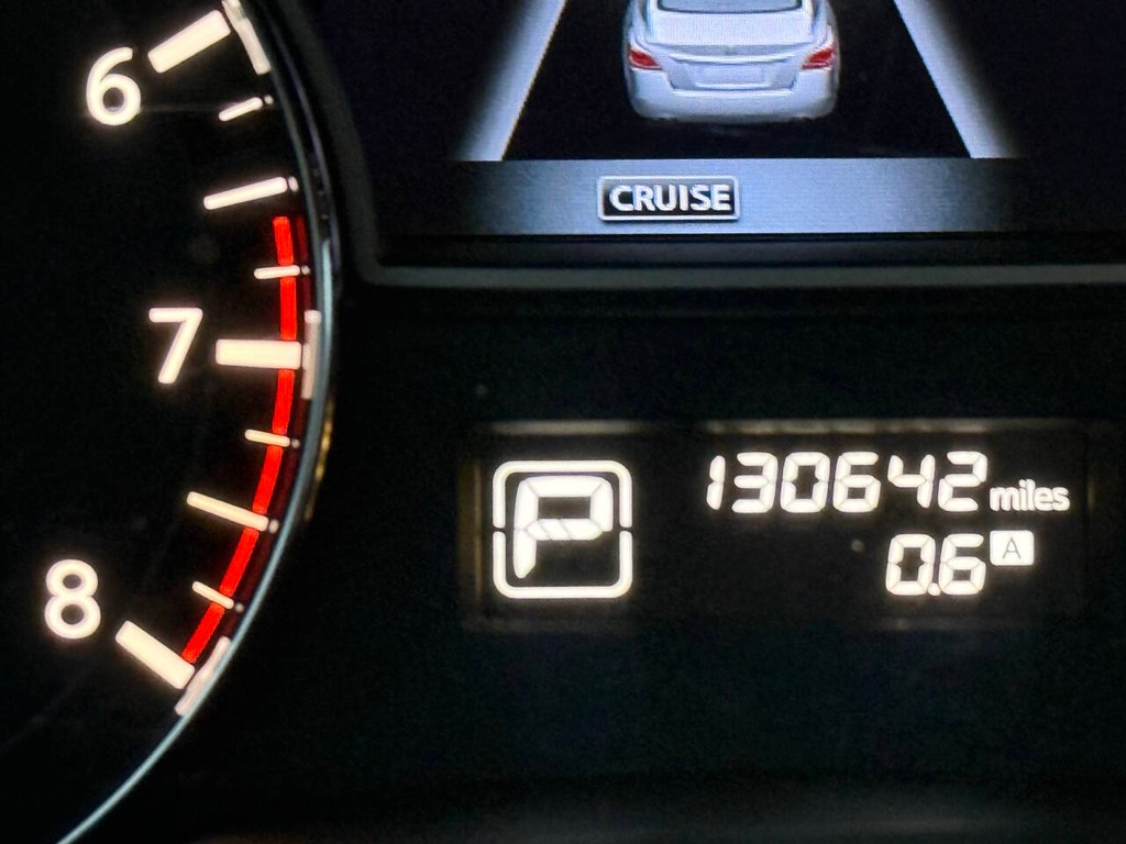 Nissan Altima Vehicle Full-screen Gallery Image 32