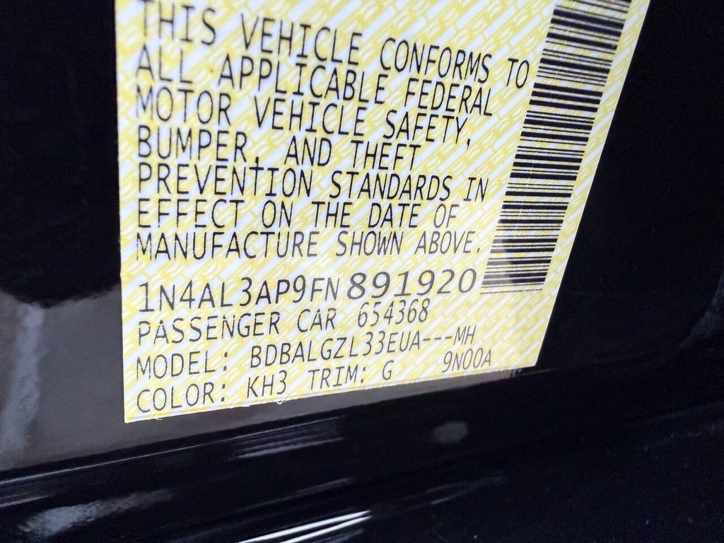 Nissan Altima Vehicle Full-screen Gallery Image 33