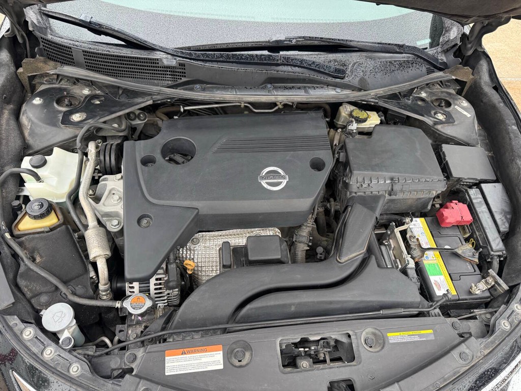 Nissan Altima Vehicle Full-screen Gallery Image 34