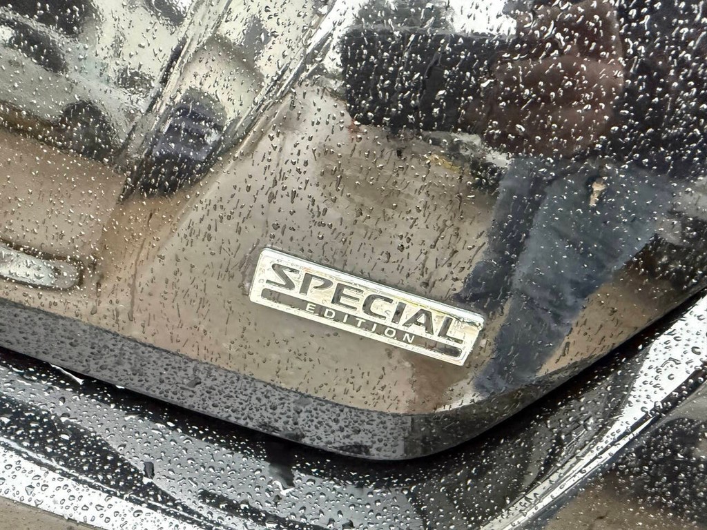 Nissan Altima Vehicle Full-screen Gallery Image 39