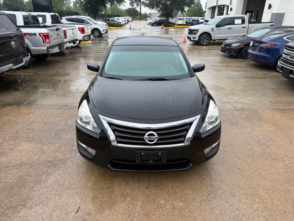 Nissan Altima Vehicle Full-screen Gallery Image 41