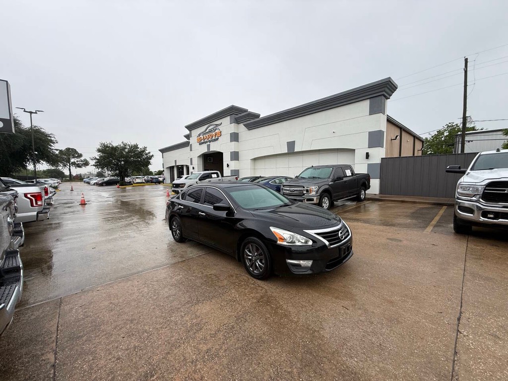 Nissan Altima Vehicle Full-screen Gallery Image 45