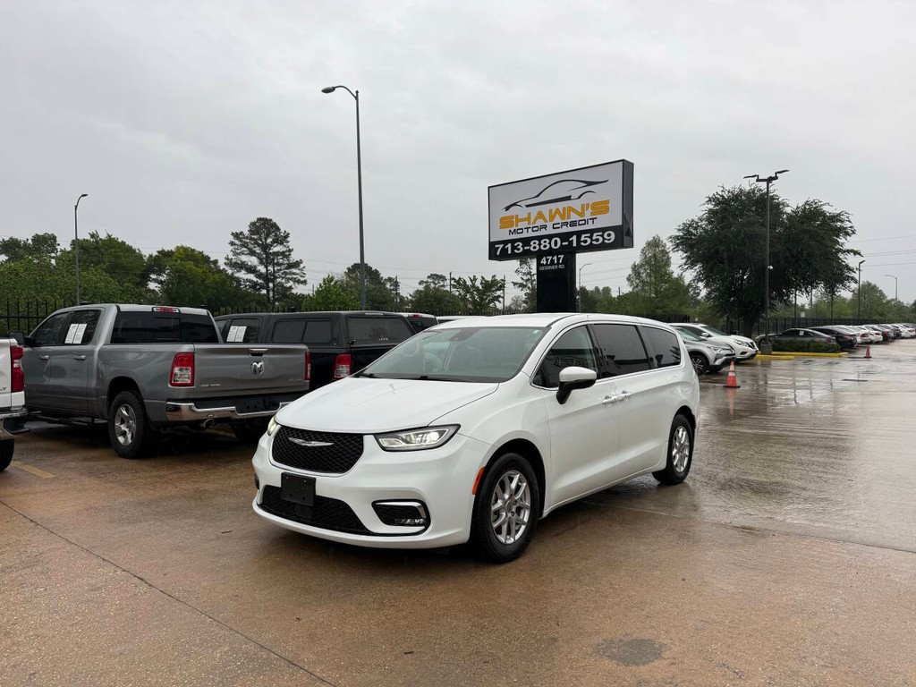 Chrysler Pacifica Vehicle Full-screen Gallery Image 03