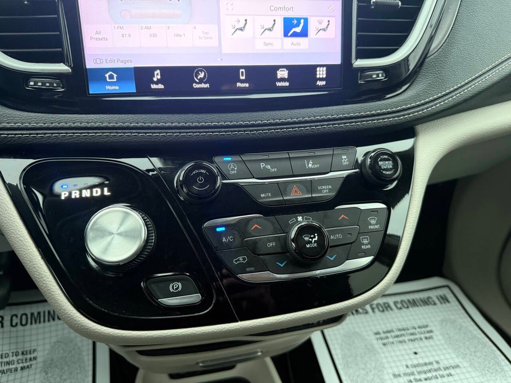 Chrysler Pacifica Vehicle Full-screen Gallery Image 25