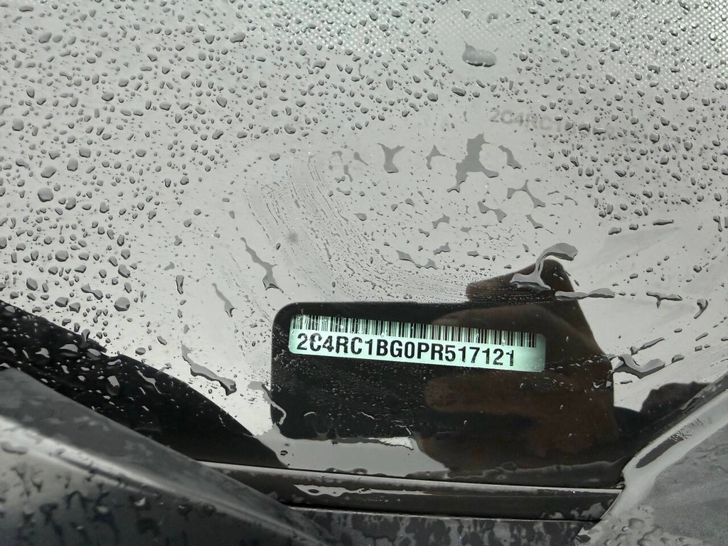 Chrysler Pacifica Vehicle Full-screen Gallery Image 30