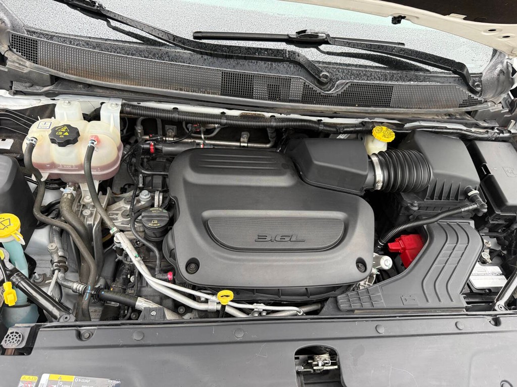 Chrysler Pacifica Vehicle Full-screen Gallery Image 31