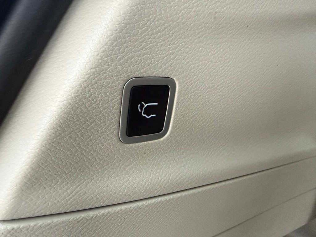 Chrysler Pacifica Vehicle Full-screen Gallery Image 34